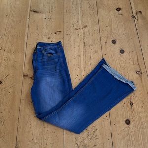 Booty shaping rough cut flare jeans